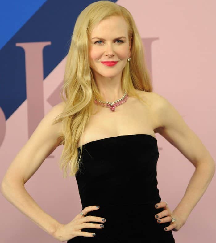 Nicole Kidman wearing an Oscar de la Renta fall 2017 dress and Giuseppe Zanotti "Dionne" sandals at the 2017 CFDA Fashion Awards