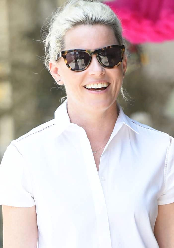 Elizabeth Banks was seen laughing heartily as she savored her iced coffee in Los Angeles