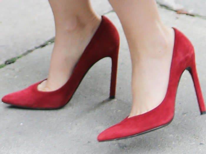 Isla Fisher shows off her feet in red suede pointy-toe high heels