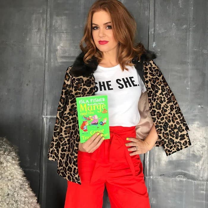 Isla Fisher poses with her book "Marge and the Great Train Rescue"