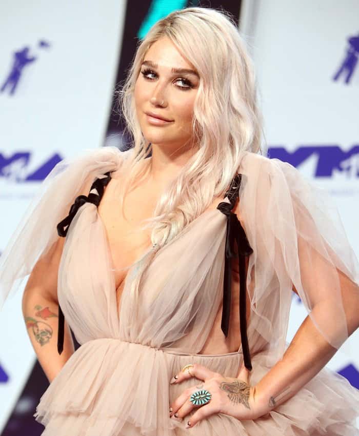 Singer Kesha posing in a ball gown at the 2017 MTV VMAs.