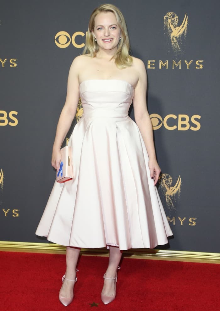 Elisabeth Moss in a blush Atelier Prabal Gurung midi and pink Olgana Paris "L'Attachante" pumps.