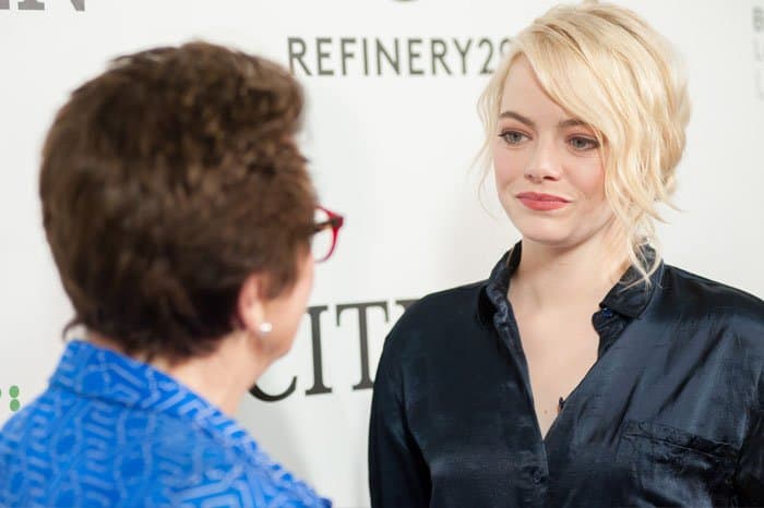 The actress exchanges a few words with former tennis player Billie Jean King