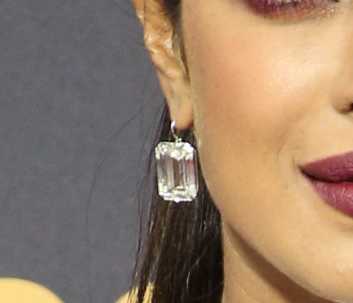 The former beauty queen wore huge diamond earrings with a total weight of 62 carats