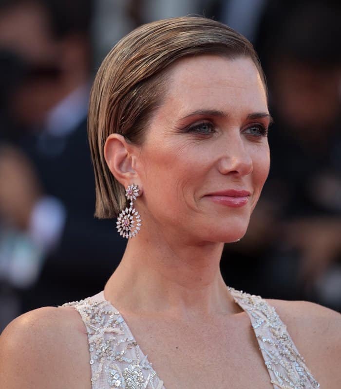 Kristen Wiig wearing Buccellati drop earrings at the Venice Film Festival.