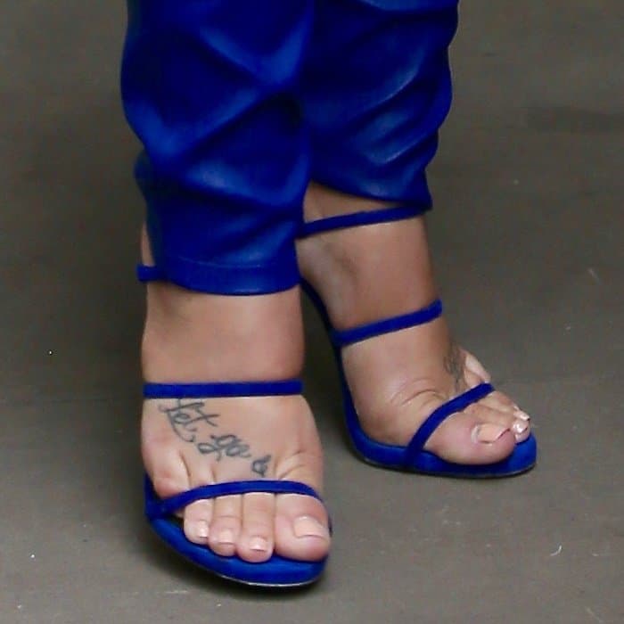 Demi Lovato tattooed Let Go on her right foot in September 2012