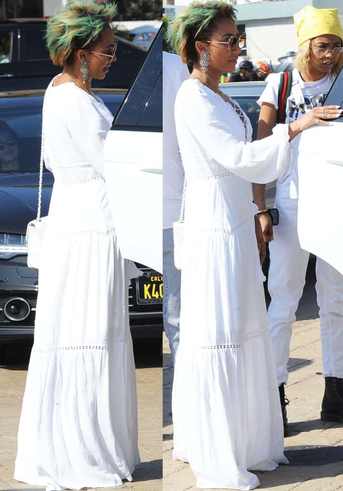 Also dressed in all-white was Mel's 18-year-old daughter, Phoenix.