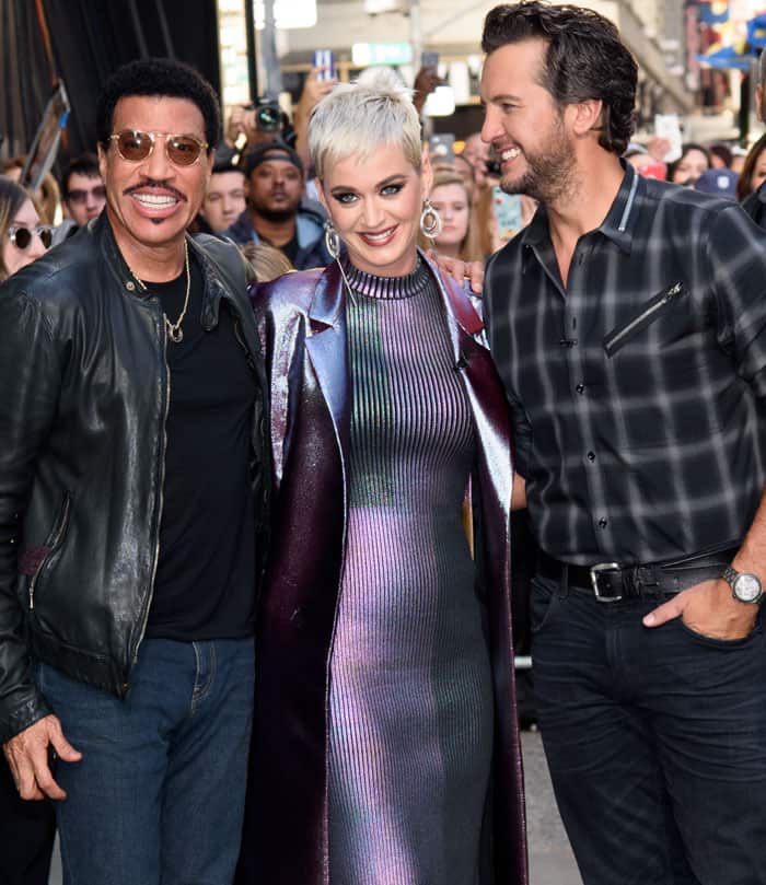 Katy poses with co-judges Lionel Richie and Luke Bryan