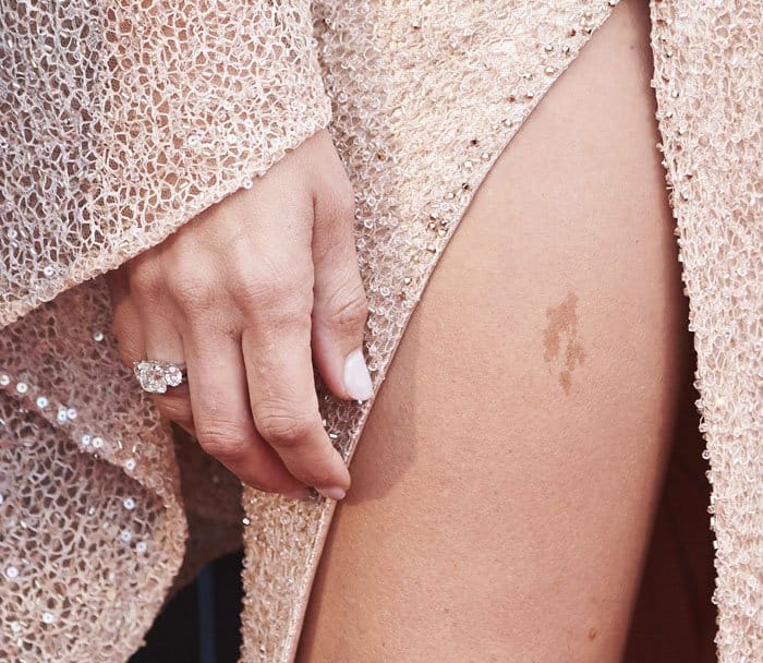 Penélope Cruz sported a ring from Damas Jewellery