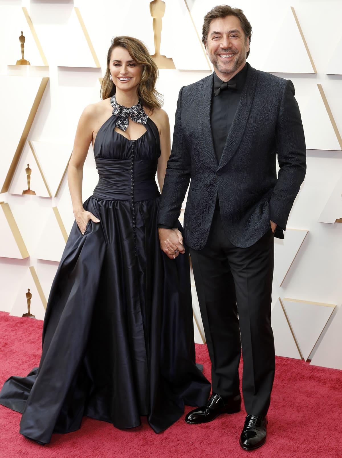 Penélope Cruz holds hands with her husband Javier Bardem at the 94th Annual Academy Awards
