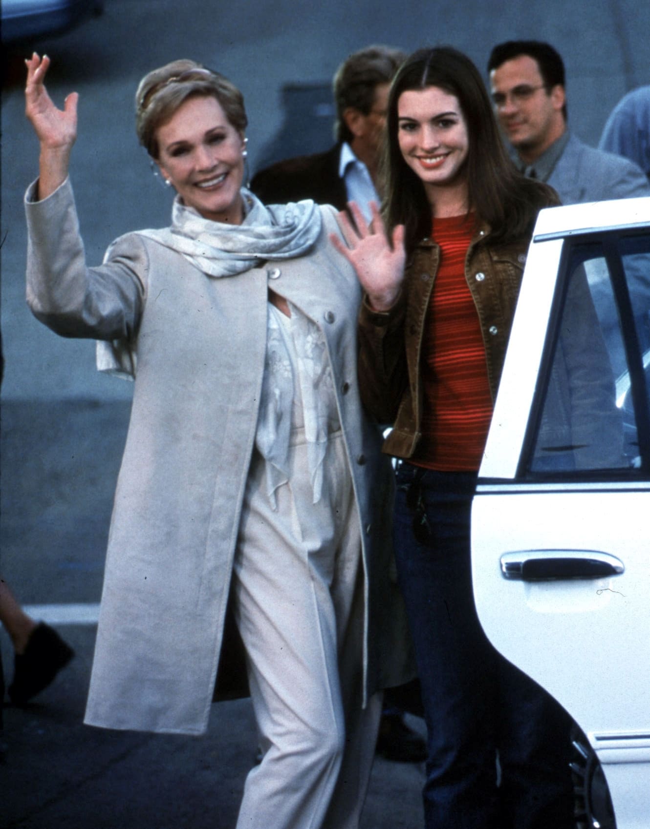 Promotional still of Anne Hathaway and Julie Andrews from "The Princess Diaries", depicting their characters Mia Thermopolis and Queen Clarisse Renaldi