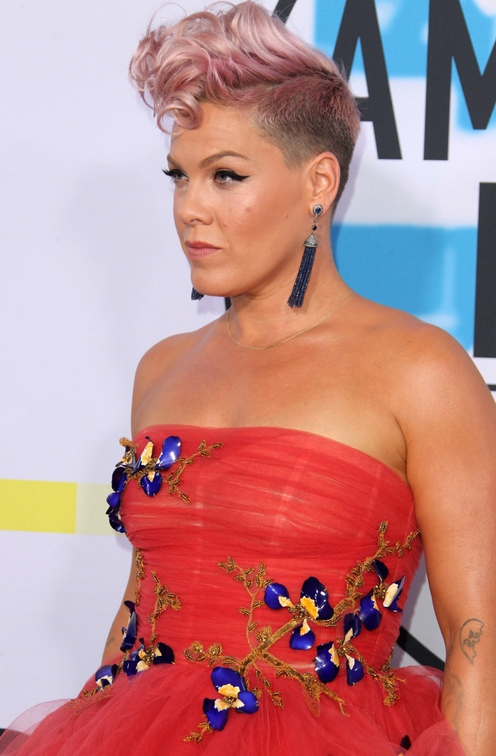 Pink wearing a Monique Lhuillier Fall 2016 gown and Narcisa Pheres tassel earrings at the 2017 American Music Awards