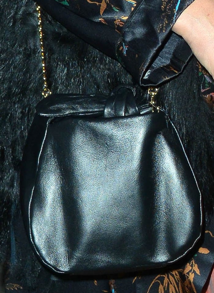 Jessica accessorized with a black leather bag with a knot on top