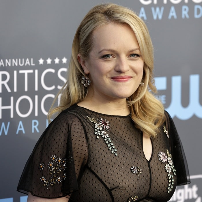 Elisabeth Moss wearing an extremely unflattering dress from the Erdem Pre-Fall 2018 dress at the 2018 Critics’ Choice Awards at The Barker Hangar in Santa Monica, California, on January 11, 2018