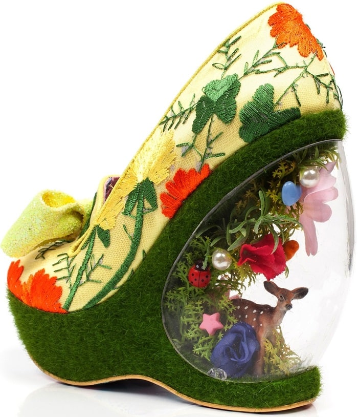 Quirky ‘Garden Party’ Wedges With Deer Scene