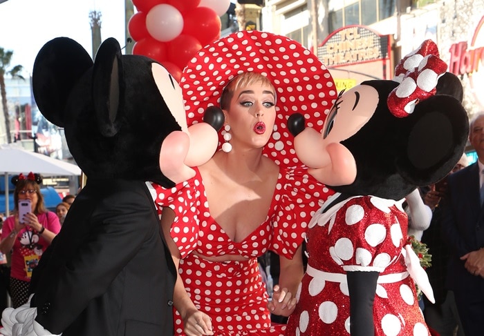 Katy Perry gets a kiss from Mickey and Minnie Mouse