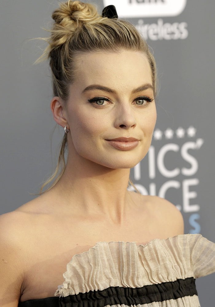 Margot Robbie with a messy bun created by Bryce Scarlett at the 2018 Critics