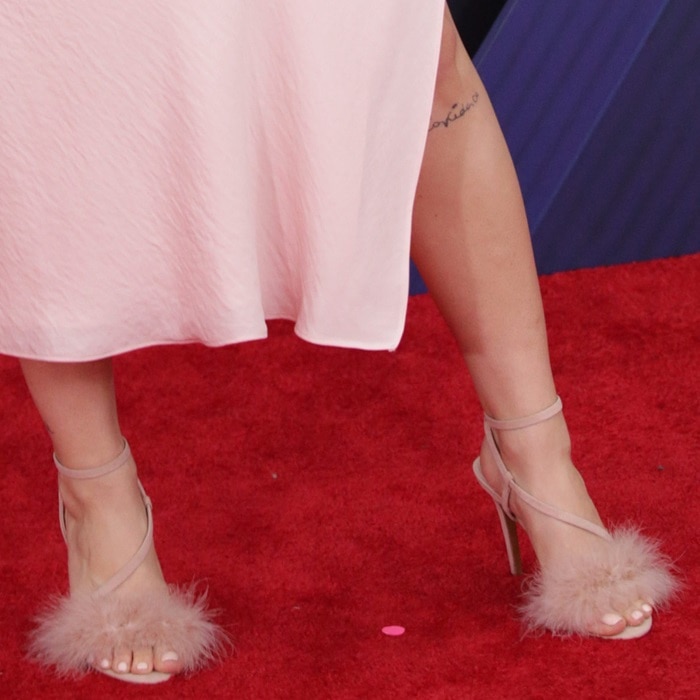 Anne-Marie's sexy feet in nude 'Racey' feathered heeled Topshop sandals