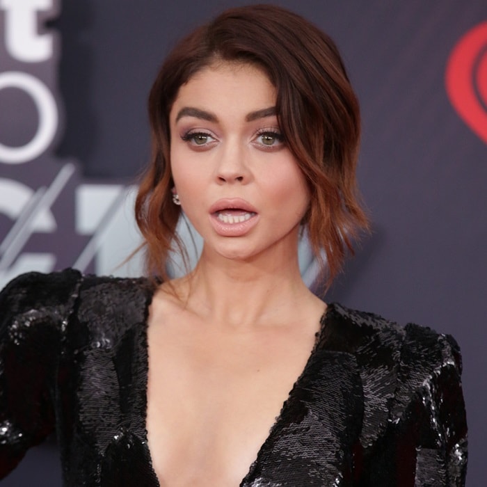 Sarah Hyland's Jennifer Lopez impression at the 2018 iHeartRadio Music Awards