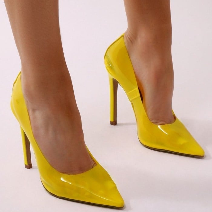 Yellwo Extra Perspex Pointy-Toe Clear Pumps