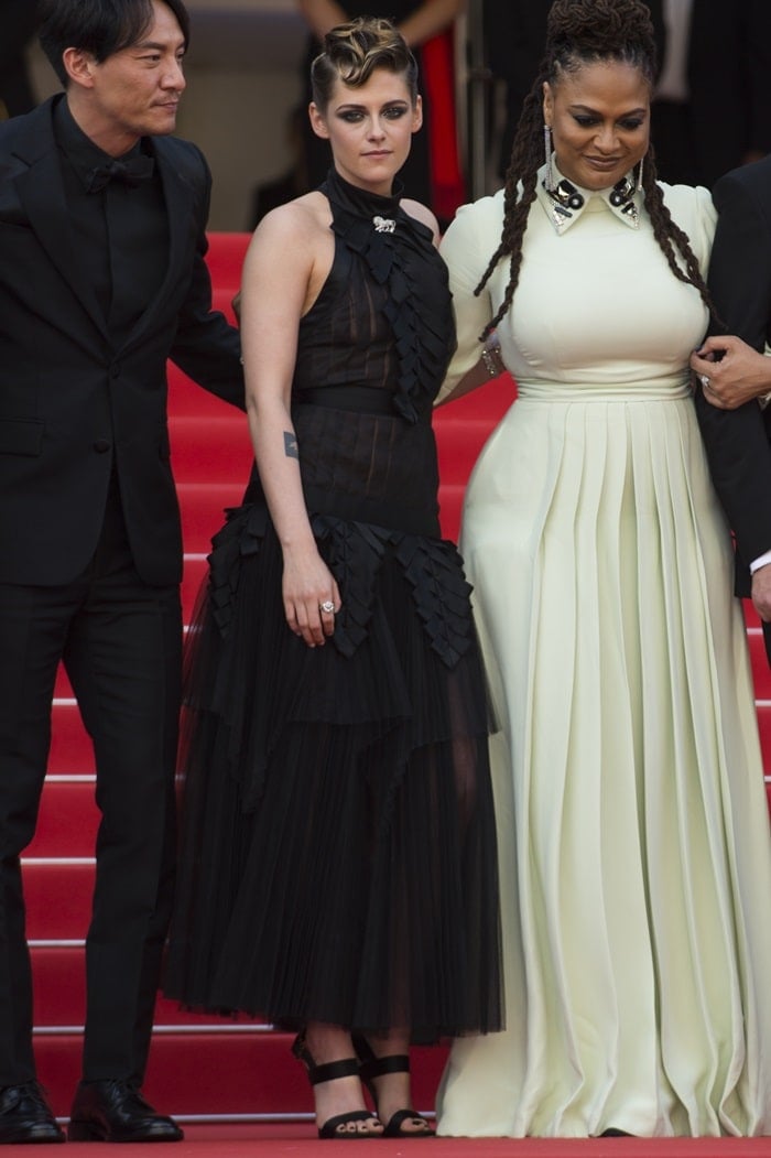 Kristen Stewart posing with Ava Duvernay at the 2018 Cannes Film Festival Opening Ceremony