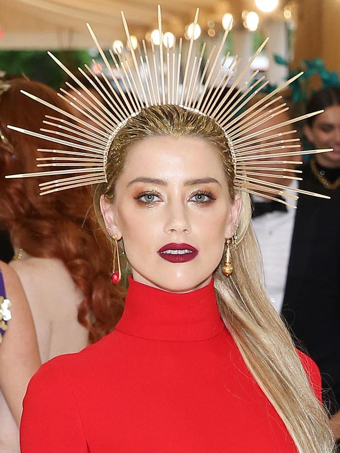 Details of Amber Heard's Apatico zip-tie halo and Jennifer Meyer earrings.