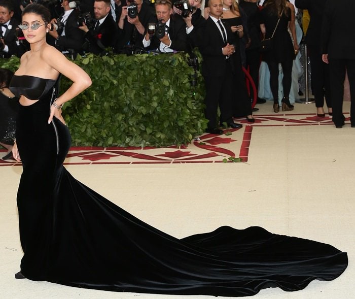 Kylie Jenner wearing tiny nonfunctional '90s-style sunglasses at the 2018 Met Gala