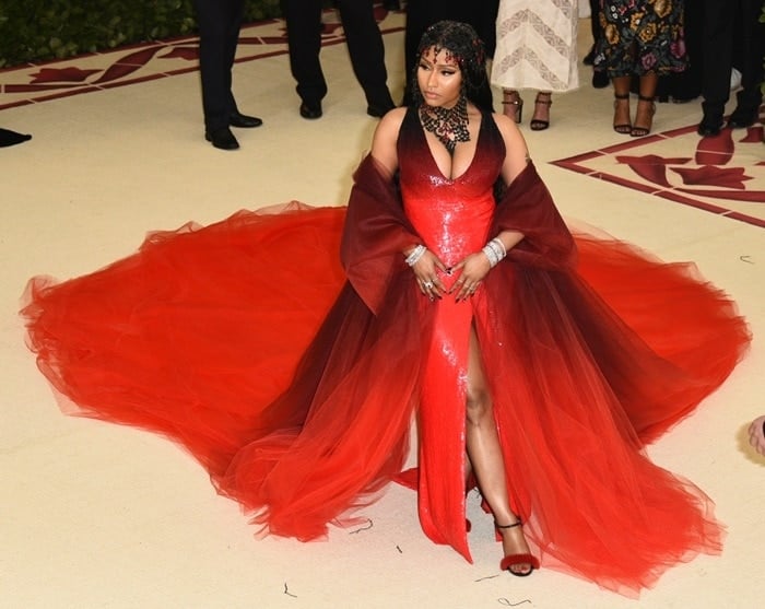 Nicki Minaj showed off some major cleavage in a black and red ombré Oscar de la Renta gown