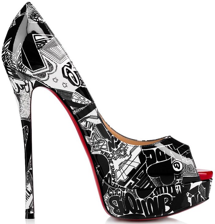 Made of black and white calligraphy-printed patent leather, it is reminiscent of the creative expression of street art.