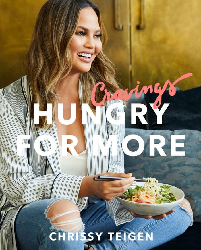 Cravings: Hungry for More takes us further into Chrissy s kitchen . . . and life. It s a life of pancakes that remind you of blueberry pie, eating onion dip with your glam squad, banana bread that breaks the internet, and a little something called Pad Thai Carbonara.