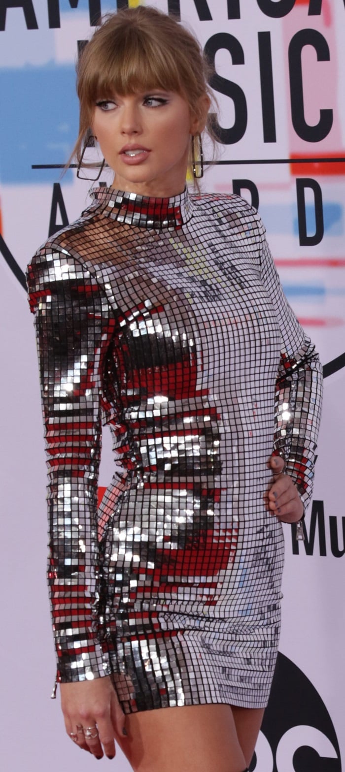 Taylor Swift was a shining disco ball on the red carpet at the 2018 American Music Awards at the Microsoft Theater in Los Angeles on October 9, 2018