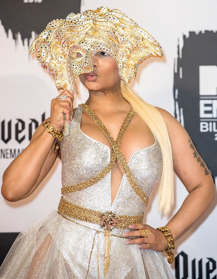 Nicki Minaj shows off her unedited curves with a gold, crystal-encrusted Medusa mask