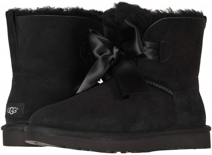 Pull-on mini boot in twinface sheepskin with a sueded upper and fur lining
