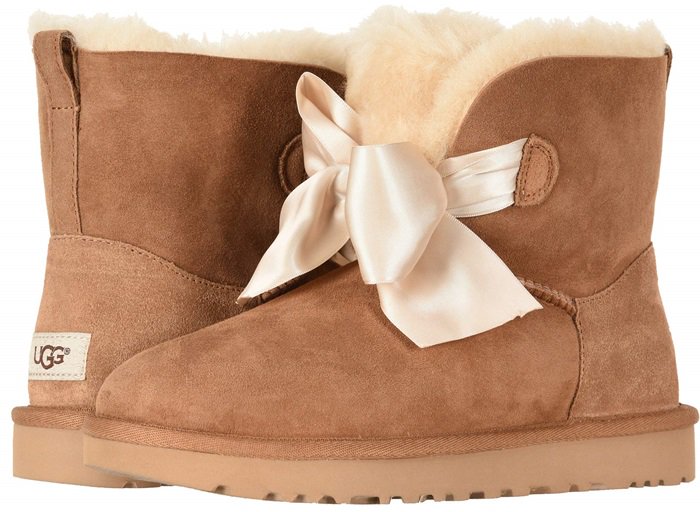 Pull-on mini boot in twinface sheepskin with a sueded upper and fur lining