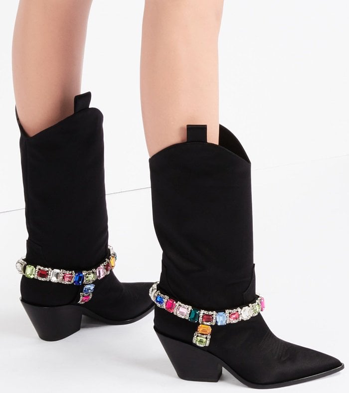 A decorative multicolor jewel adorns these metropolitan cowboy boots, creating an haute-couture street style model