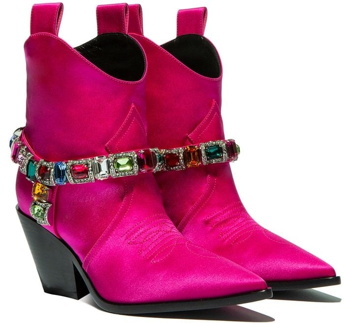 A decorative multicolor jewel adorns these metropolitan cowboy boots, creating an haute-couture street style model