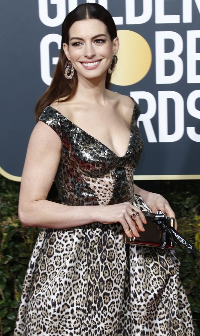 Anne Hathaway's off the shoulder v-neck leopard print gown