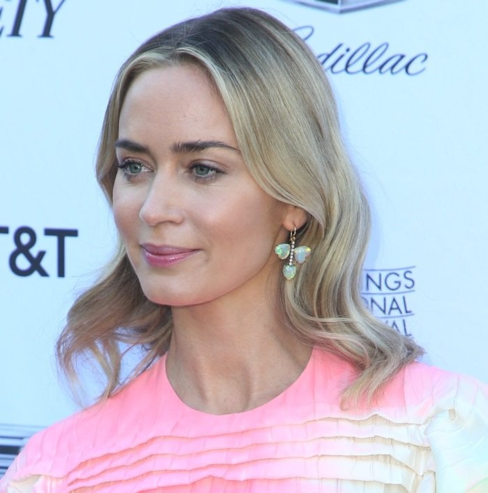 Emily Blunt's full-bodied blonde hair cascaded gracefully to show off her green leaf Irene Neuwirth earrings