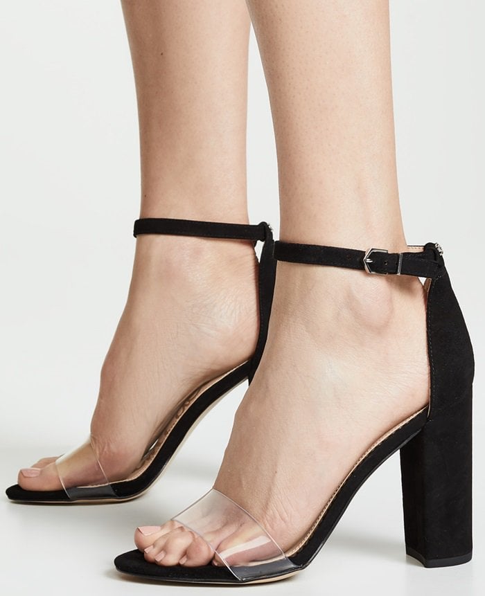 These modern and minimalist Yaro heeled sandals give you a stylish edge over the rest