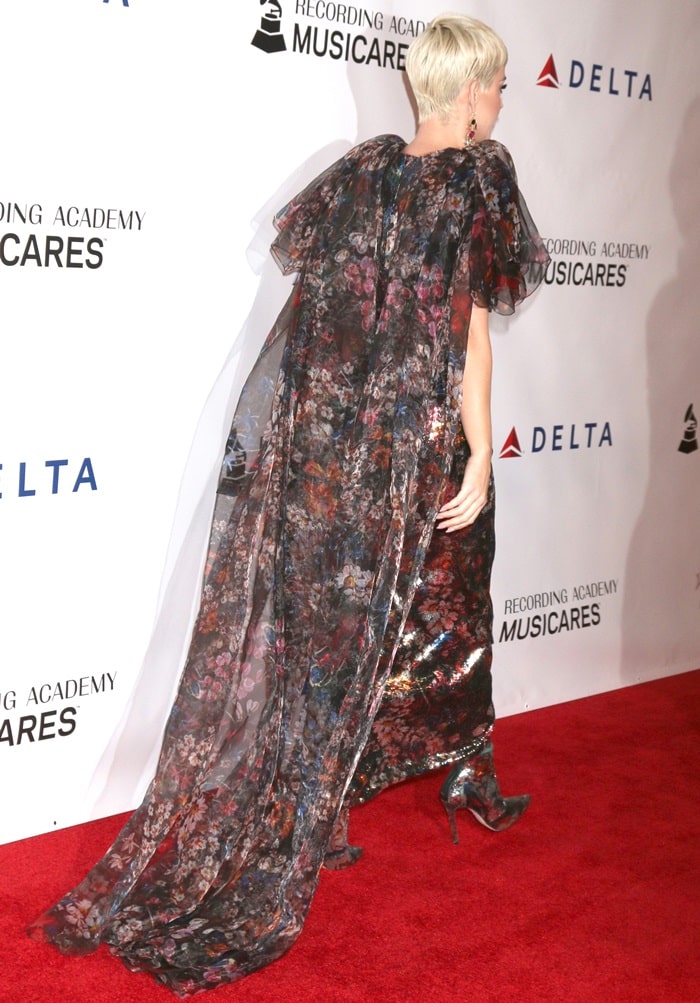 Katy Perry's paillettes embellished organza puffy sleeve dress