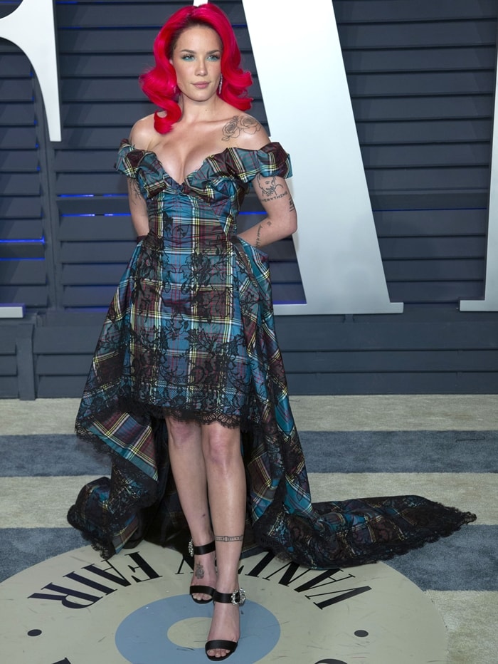 Halsey flaunted her legs at the 2019 Vanity Fair Oscar Party held at the Wallis Annenberg Center for the Performing Arts in Beverly Hills, California, on February 24, 2019