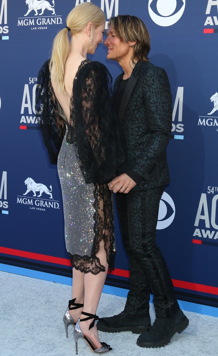 Nicole Kidman enjoyed a romantic moment with husband Keith Urban on the red carpet at the 2019 Academy of Country Music Awards at the MGM Grand Garden Arena in Las Vegas on April 7, 2019