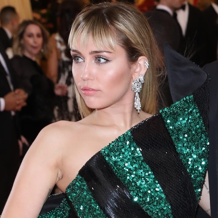 Miley Cyrus shows off her diamond earrings