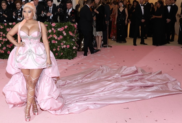 Nicki Minaj flashed her legs in a light pink dress