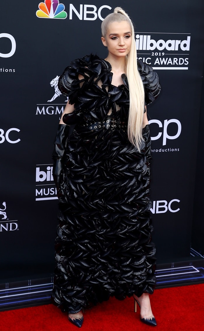 Poppy wears a mussel shell dress at the 2019 Billboard Music Awards