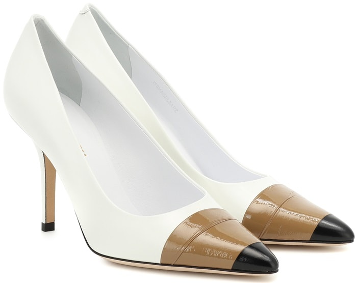 These Burberry pumps have been crafted from white leather, contrasted with high-shine wrapped detail on the toes