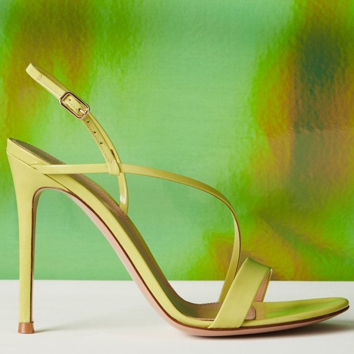 Expertly crafted in Italy from glossy and vibrant Lemonade yellow patent leather, the Manhattan sandal is Gianvito Rossi’s take on the Nineties-inspired trend