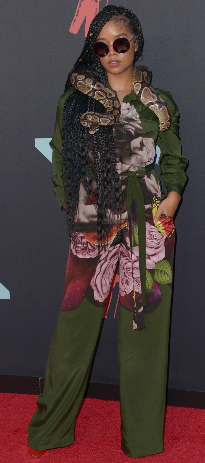 H.E.R. in a floral Valentino jumpsuit at the 2019 MTV Video Music Awards