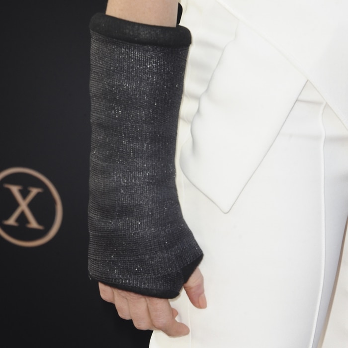 Jessica Chastain had to wear a wrist cast after undergoing surgery just days before the premiere