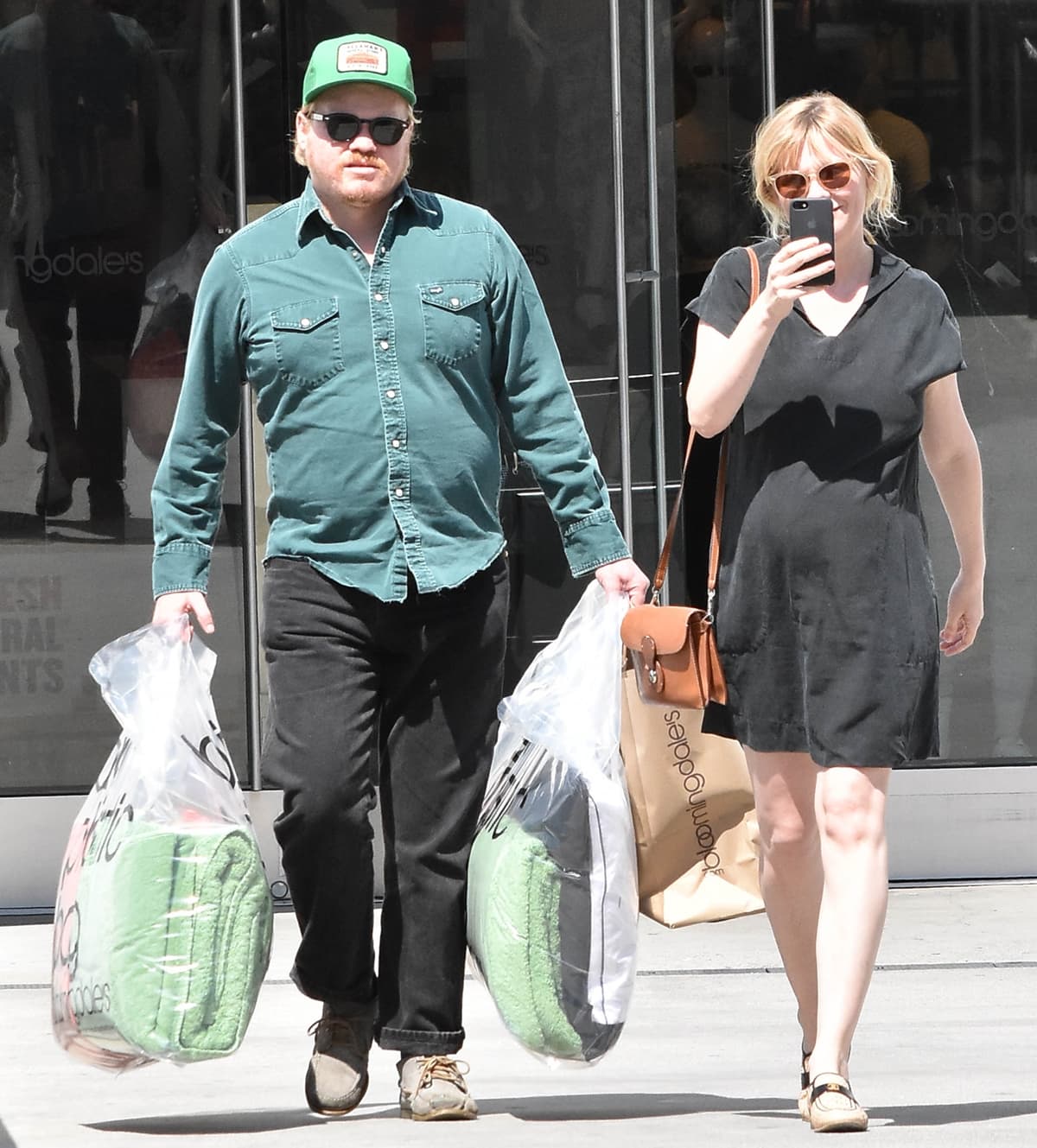 Pregnant Kirsten Dunst goes shopping with her six years younger boyfriend Jesse Plemons at Bloomingdale's